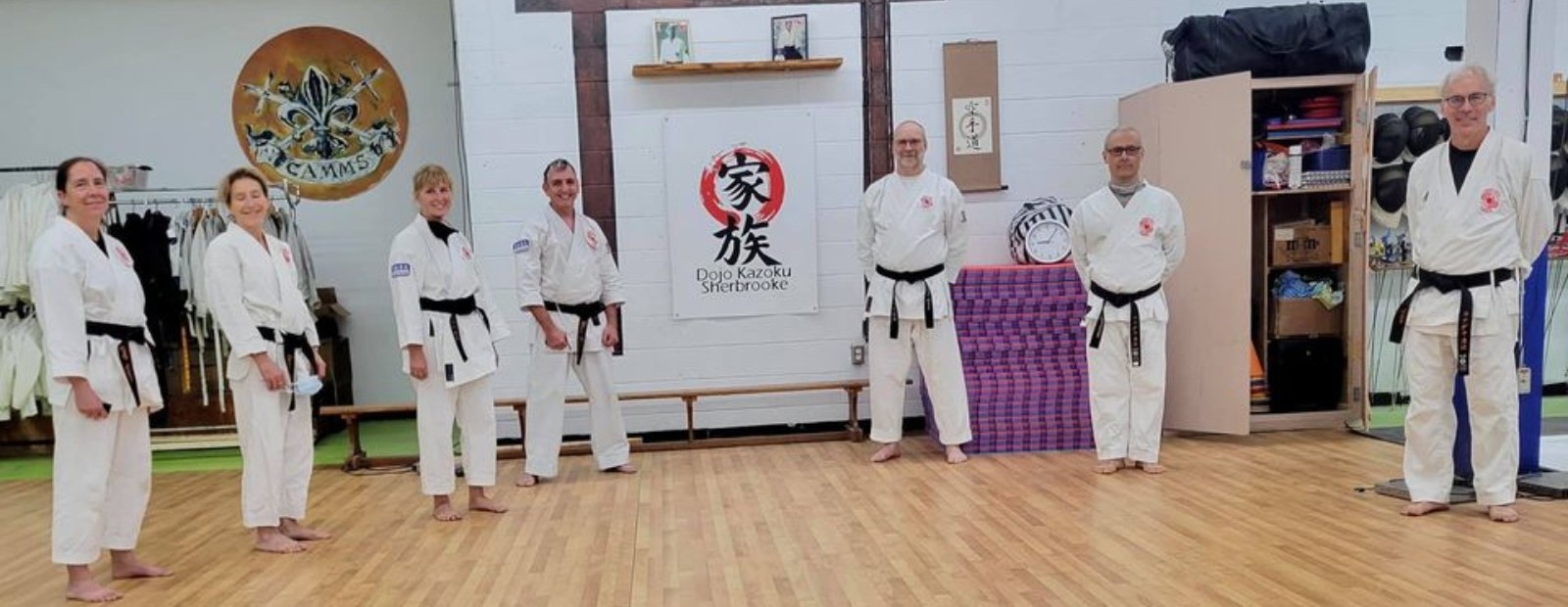 Le Dojo Kazoku de Sherbrooke offre des cours de karaté de style traditionnel Chito Ryu et des cours de Kobujutsu (armes traditionnelles).